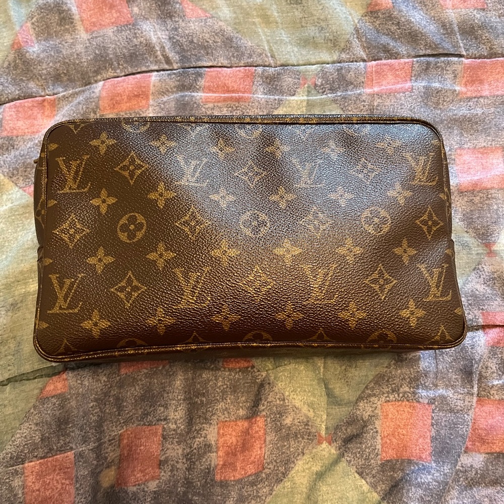 Louis Vuitton Trousse toilette 28 authentic
